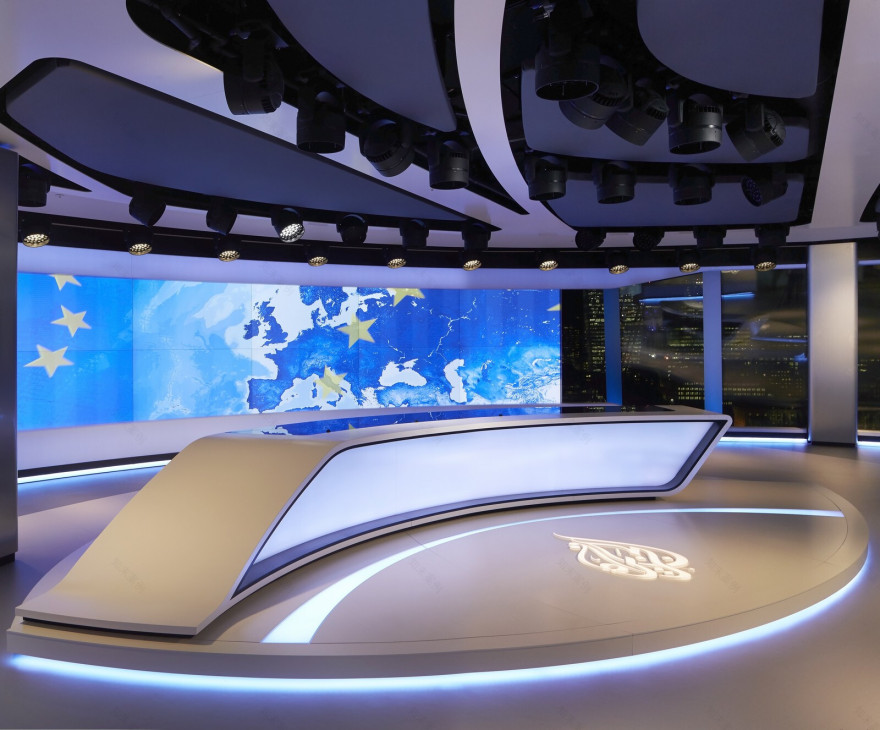 伦敦地标建筑中的“颠覆性”新闻演播室-12