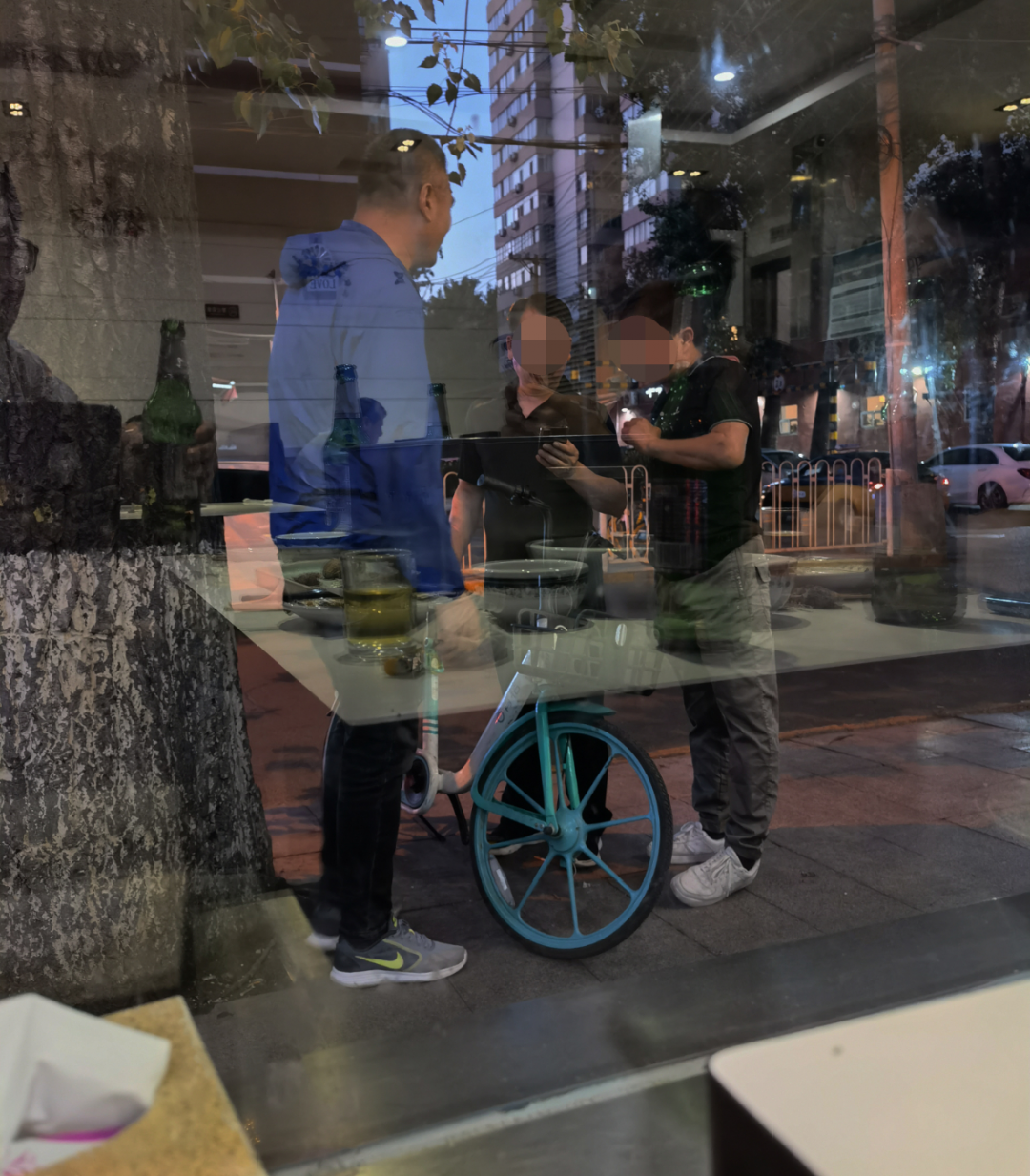 异乡夜色 · 小店的千姿百态丨黄兴国-20