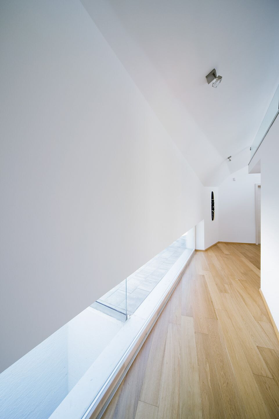 马蹄形湖边度假屋，融入自然的静谧空间-17