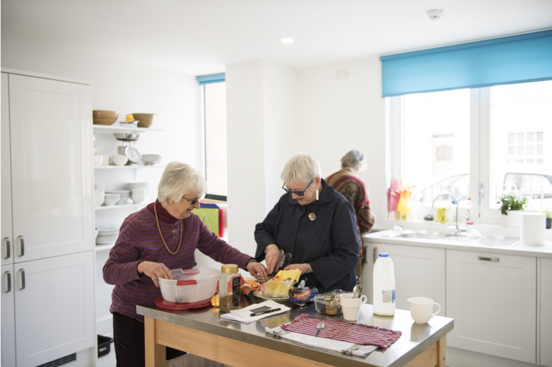 26个大龄女性共建养老社区，男友可以留宿-154