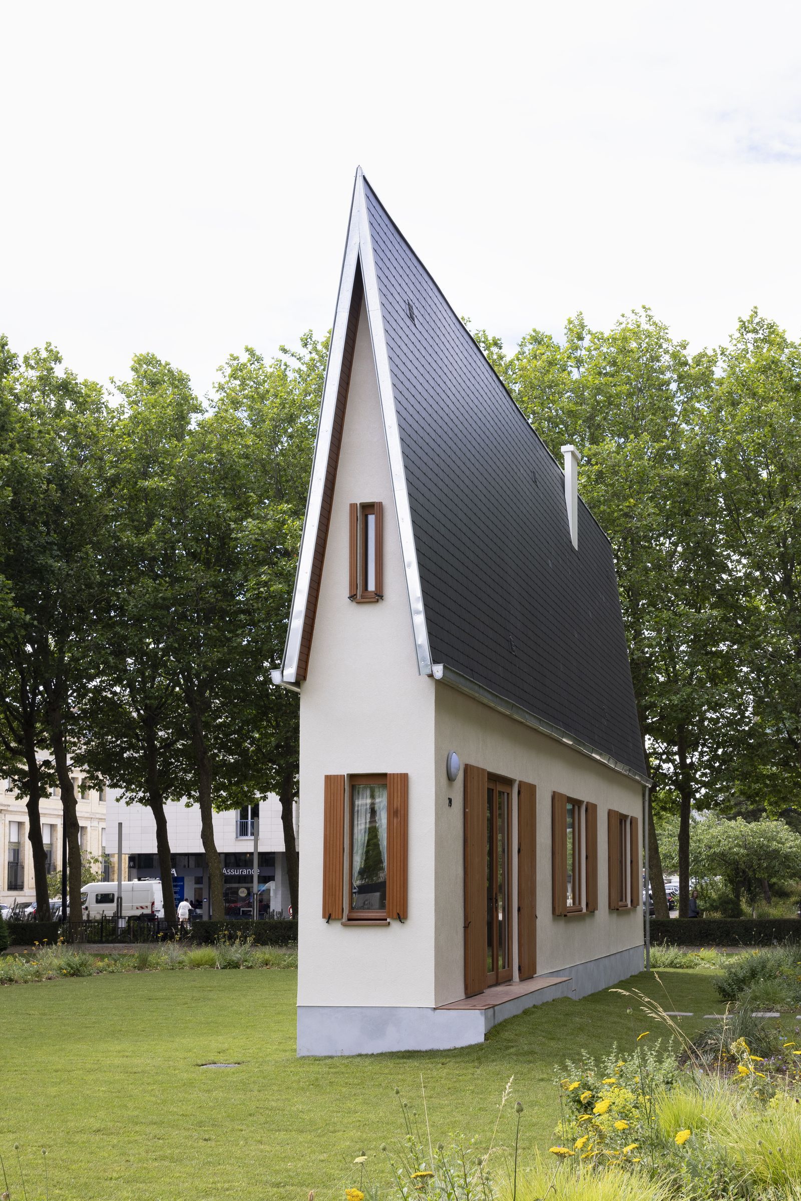 Narrow House（窄屋）丨法国丨Erwin Wurm-7