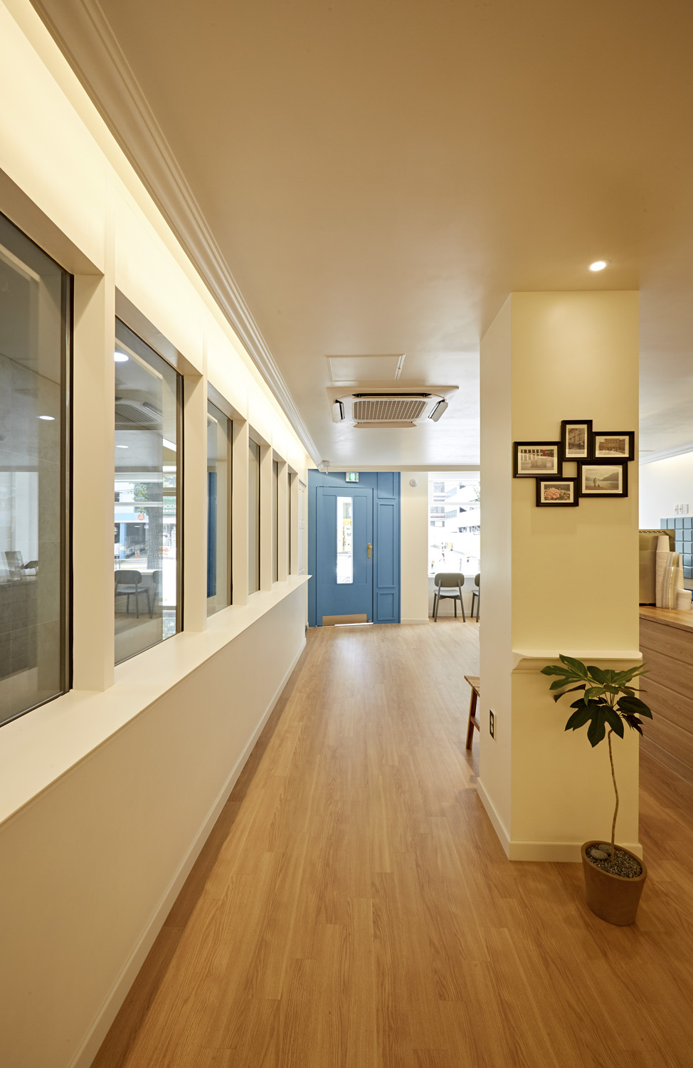 极简主义的完美呈现 | 韩国设计师的 31 平米咖啡馆设计-10