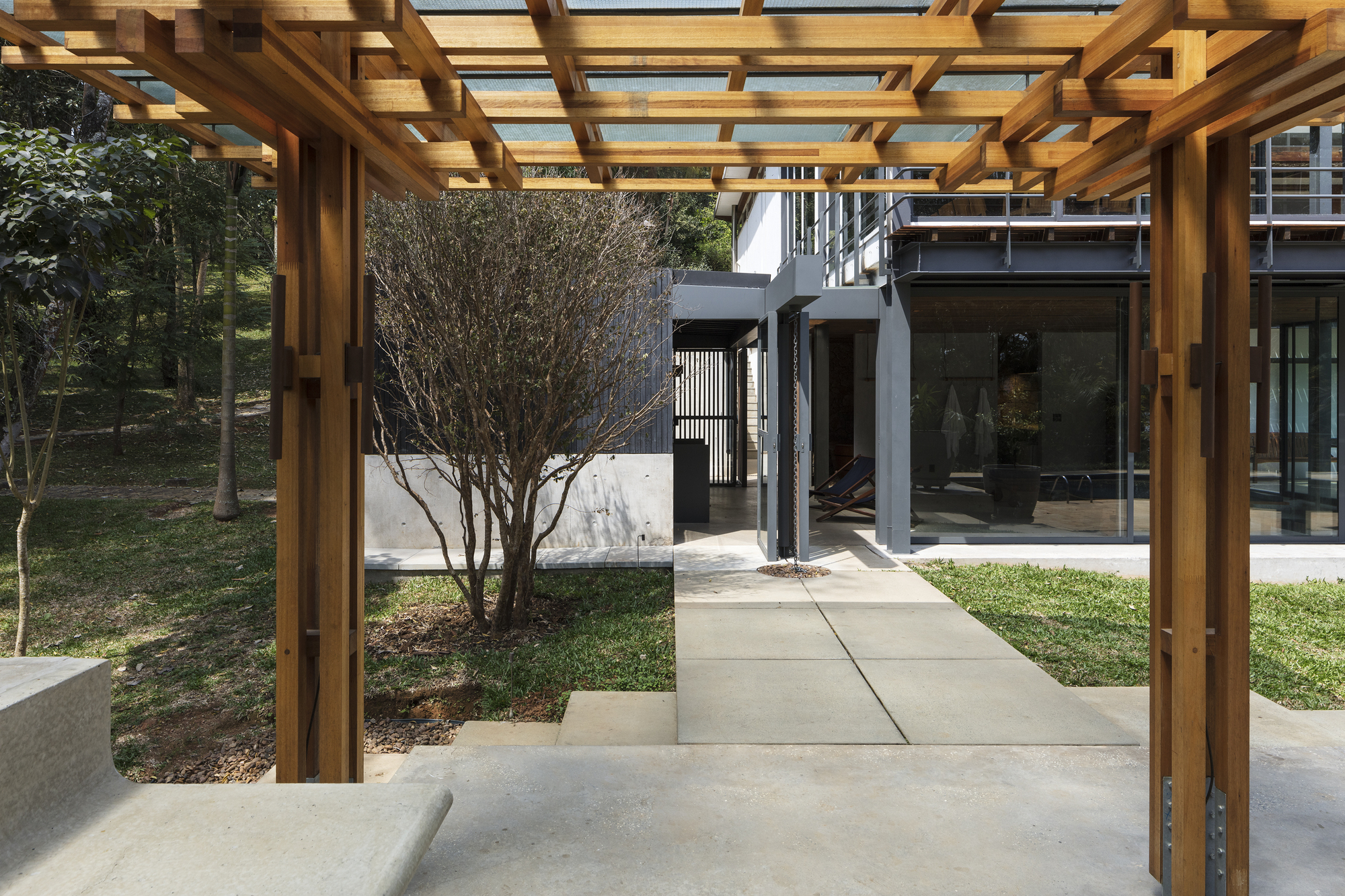 Ibiuna House / Metro Arquitetos Associados-26