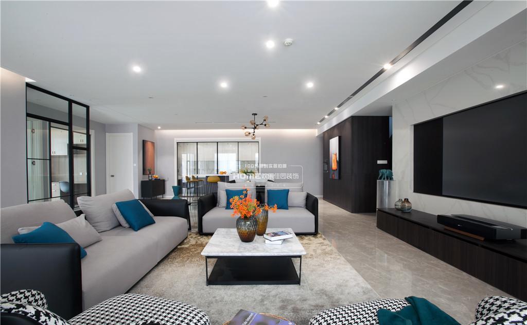 极简黑白灰的别墅设计，呈现高级感与舒适性-2