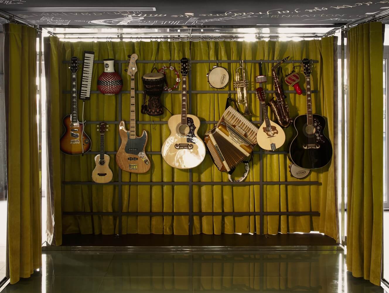 MAMA SHELTER, MARSEILLE  Philippe Starck-10