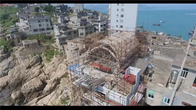 《梦想改造家》封神之作:同样花了130万,爆改悬崖之上老破危房,真的太牛了!-96