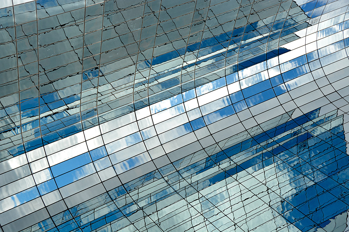 流光溢彩 · 玻璃与钢结构的时尚办公空间丨Story Jones Sloane III-8