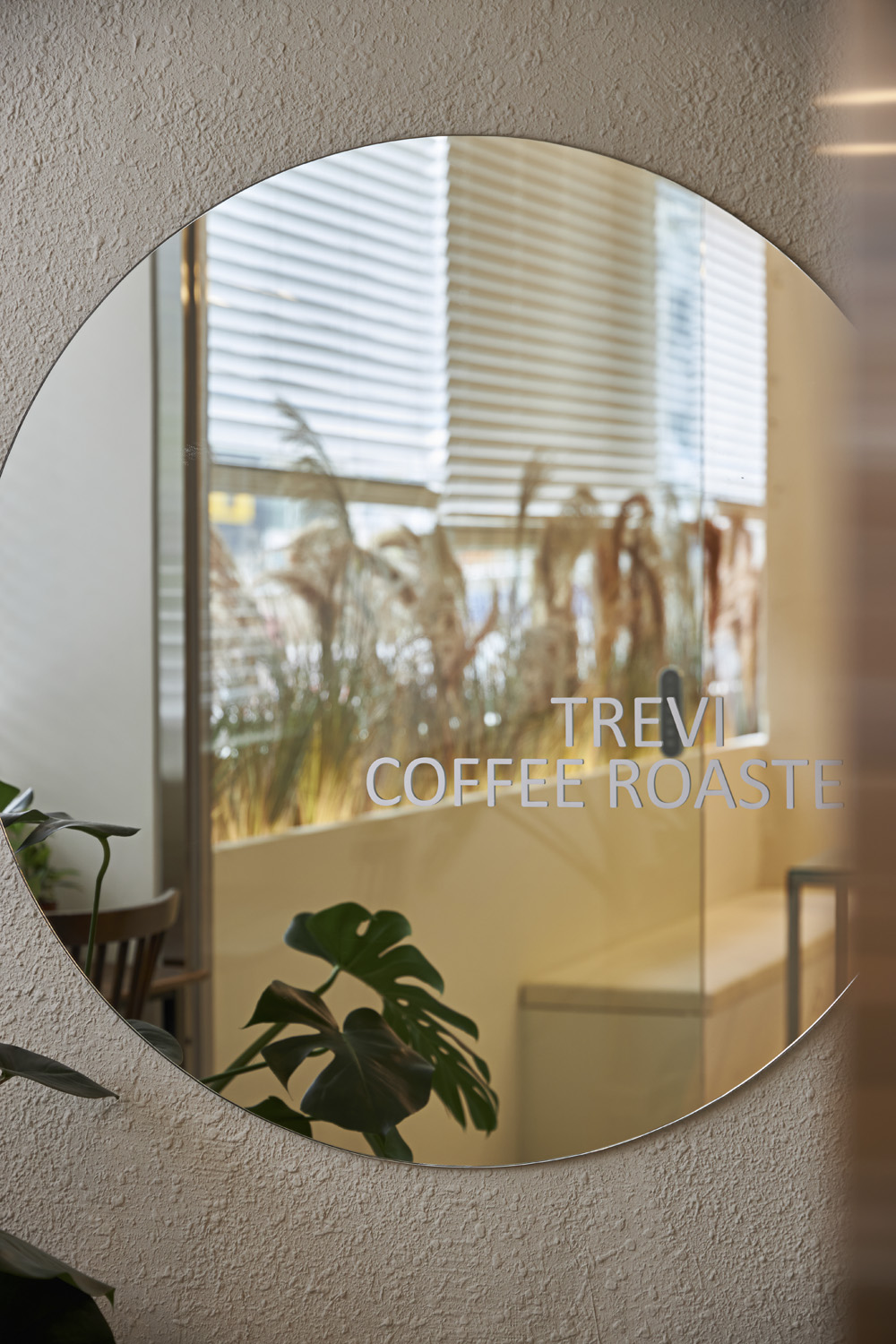 现代简约 39 平咖啡厅室内设计案例-23