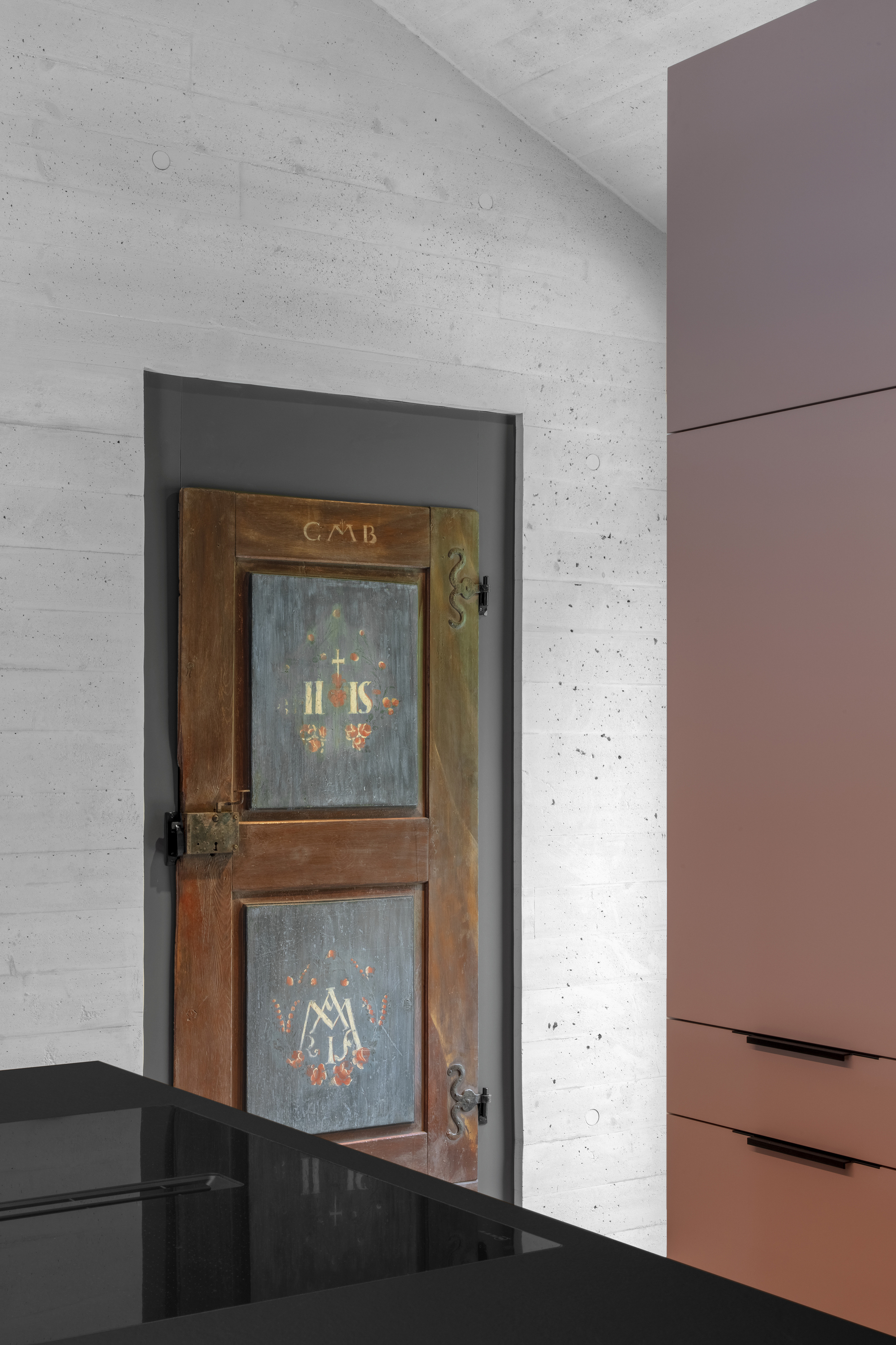 齐尔霍夫带客厅丨意大利丨NAEMAS Architekturkonzepte-37