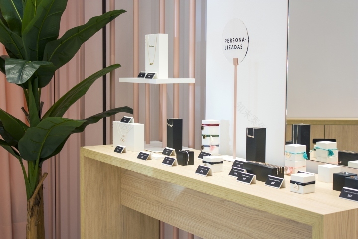 西班牙 SINGULARU 时尚珠宝店打造无界限购物体验-26
