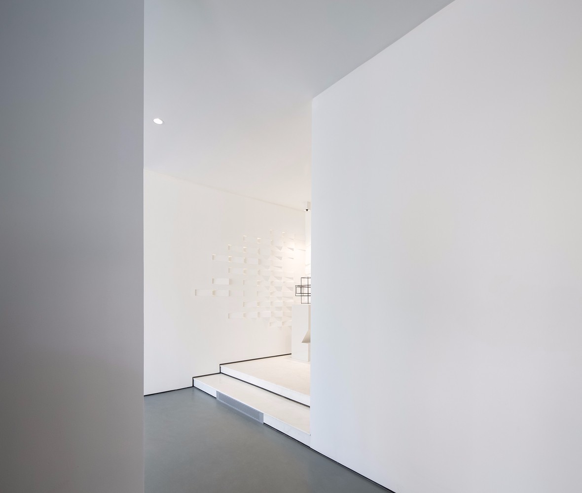 深圳：纯洁白色极简抽象的艺术展示厅-12