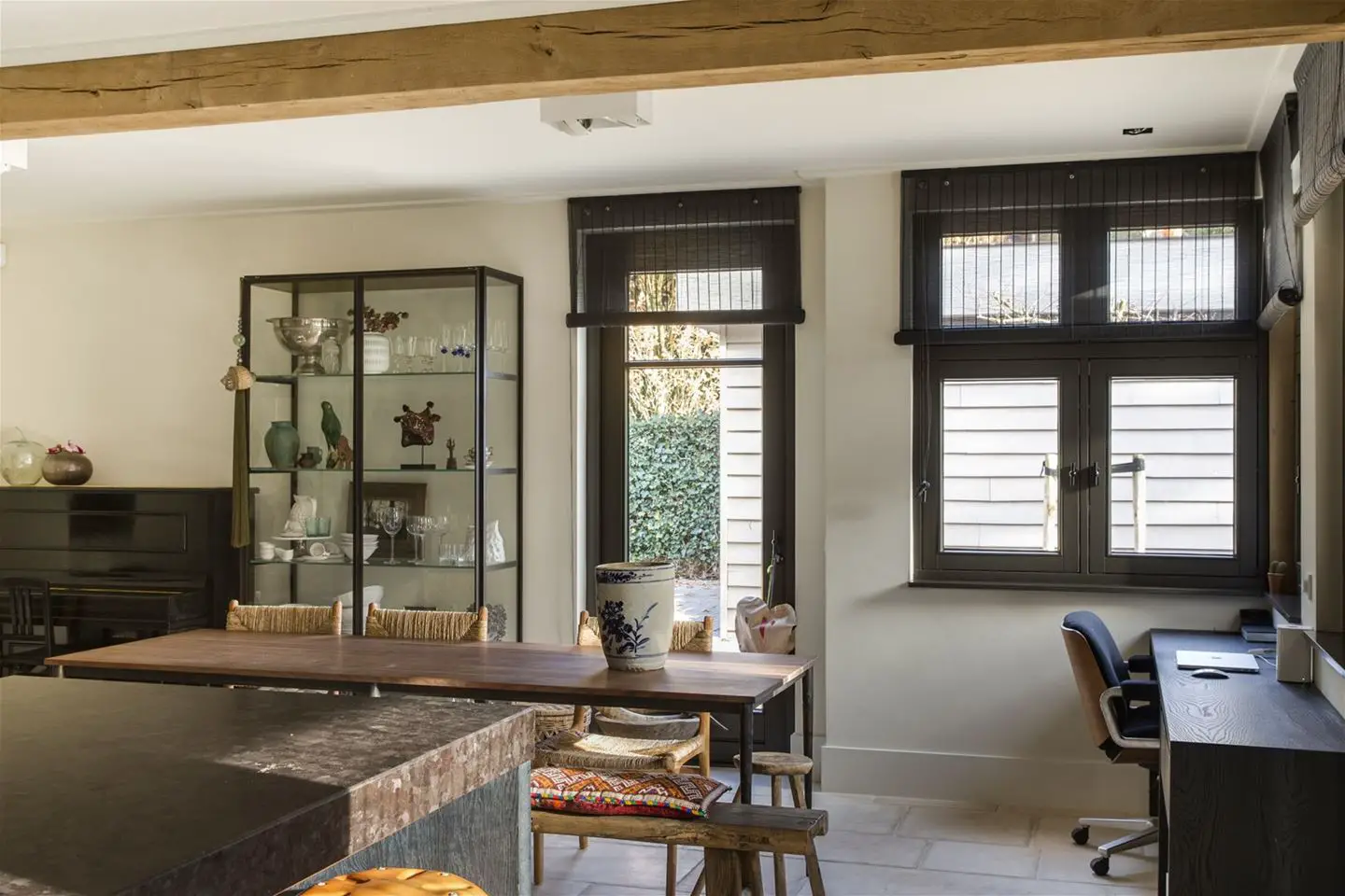 荷兰现代乡村大宅，完美融合温馨木艺与充沛采光-7