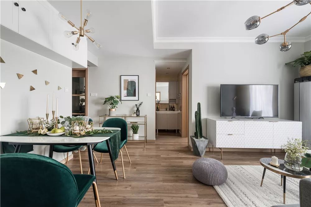 90 后女生 70㎡北欧轻奢小窝,墨绿++ 黄铜演绎精致生活-25