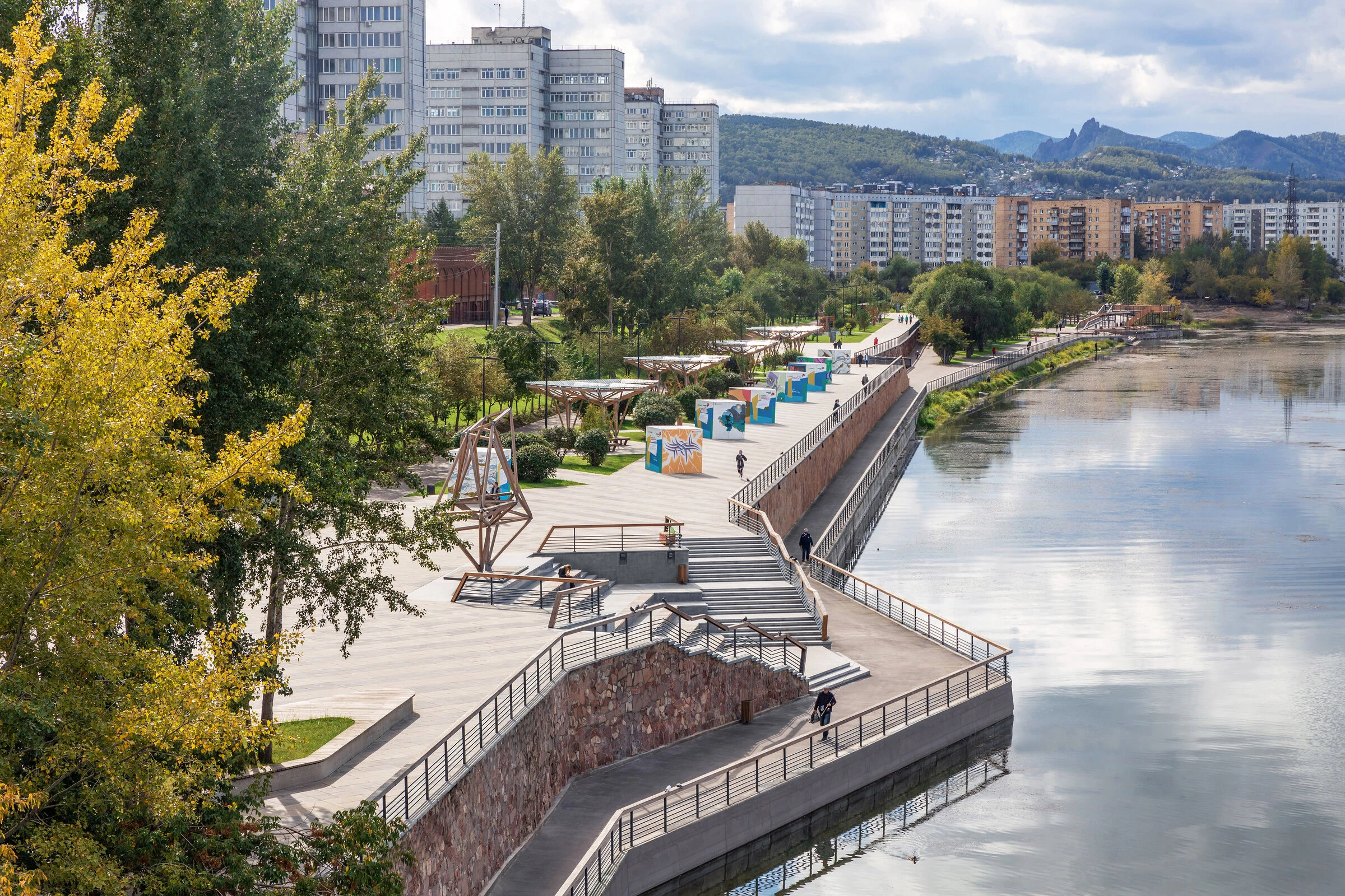 PROMENADE WITH AMPHITHEATER AND ART OBJECT-25