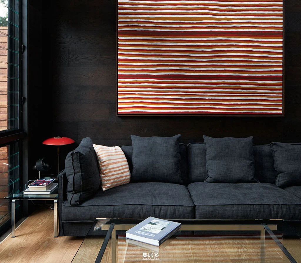 黑色立面与中世纪装饰组合的澳大利亚海岛度假屋-0