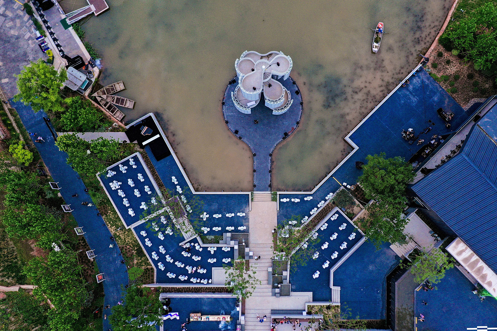 成都麓湖生态城生命塔装置丨中国成都丨万华研发及景观中心-8