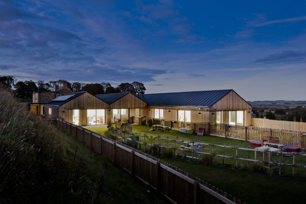 草地上的托儿所，英国 / MailenDesign-46