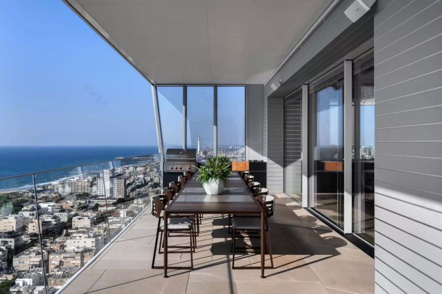 Yael Gal 打造乌克兰基辅奢华公寓,隐藏厨房与室内瀑布成亮点-41