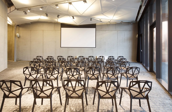 “Dancing Flame”（“舞动的火焰”）不对称展馆丨波兰丨OVO Grabczewscy Architekci-12