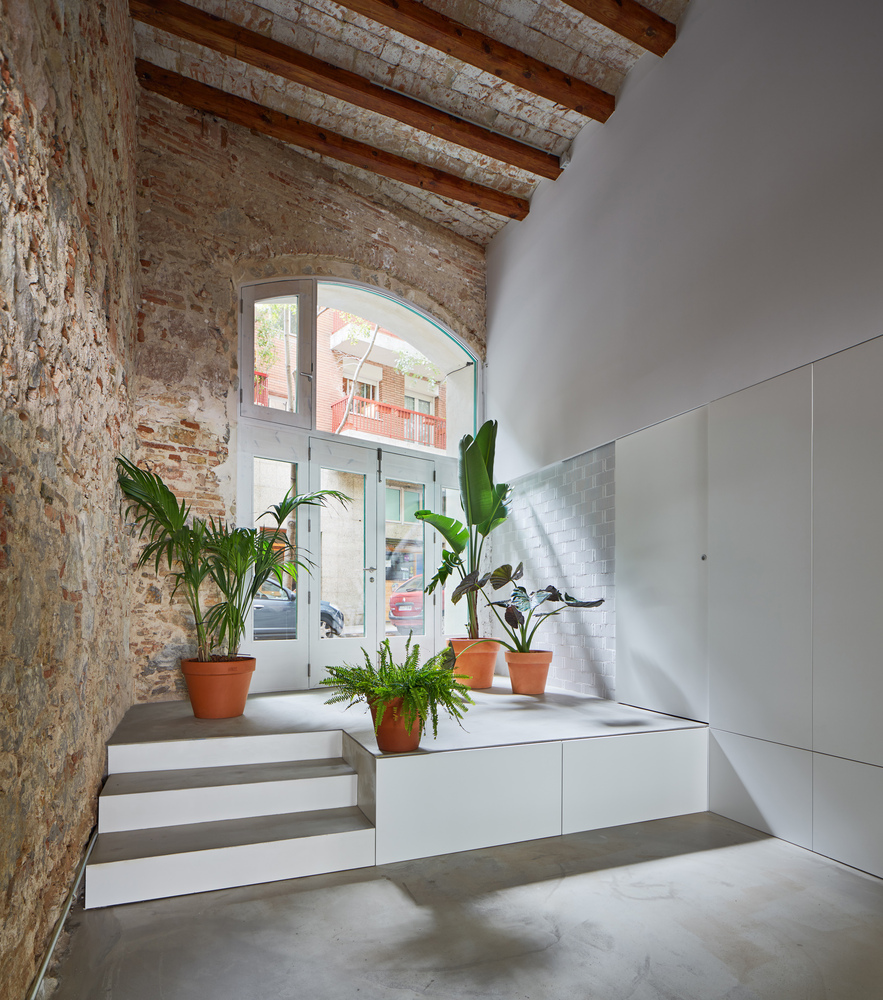巴塞罗那废旧厂房变舒适住宅-31