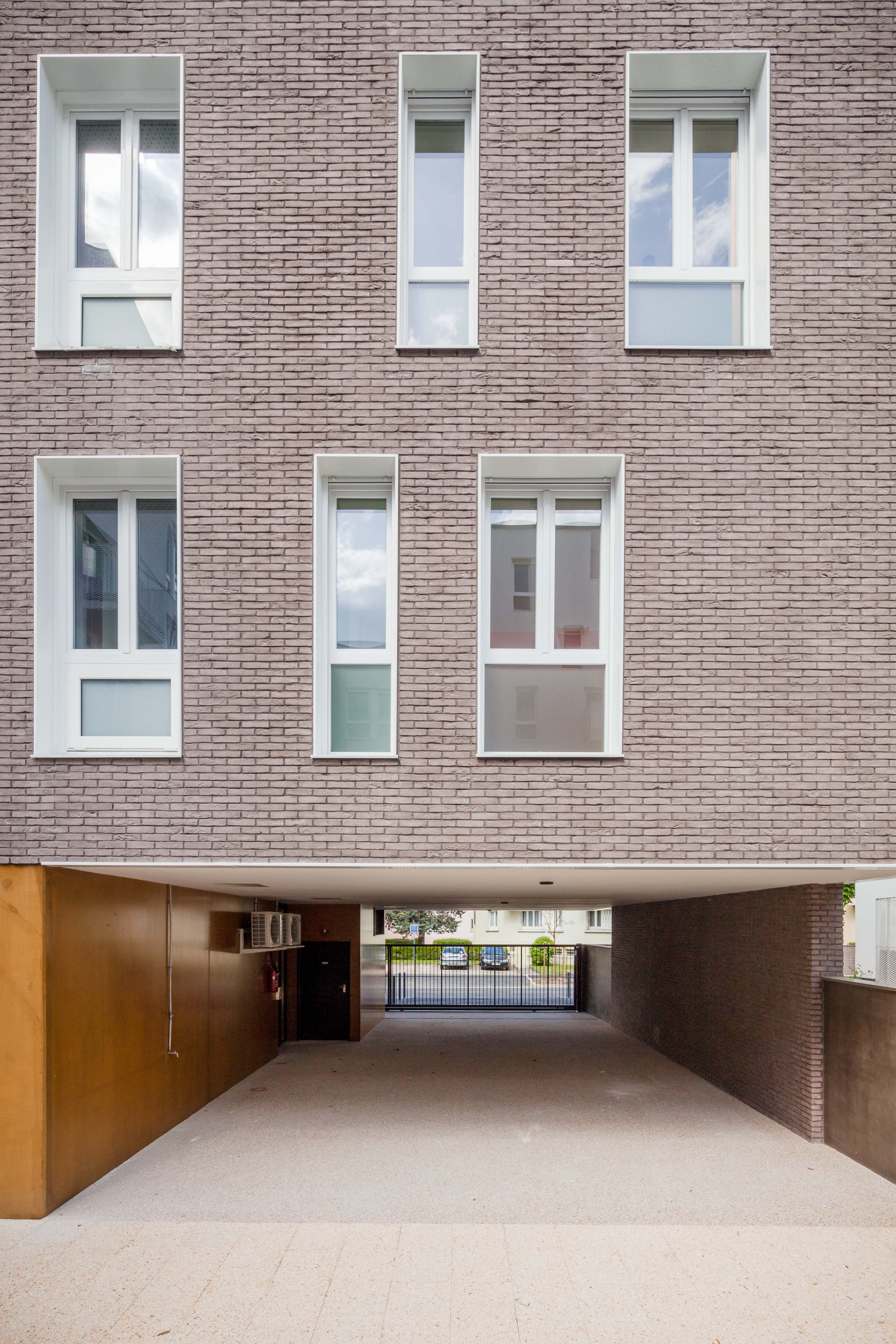 巴黎郊区独特社区 · 砖与金属的和谐共生-31