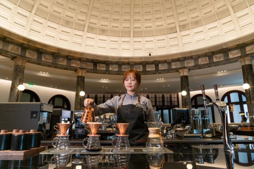 全球最美星巴克,花店、水族馆、百樱共赏-67