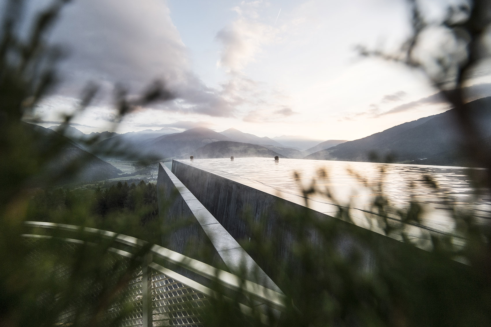 游弋于天地间 & 拥有漂浮大泳池的意大利Hubertus 酒店 / noa* -58