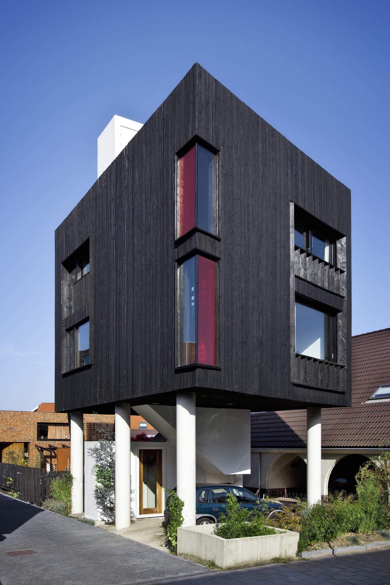 荷兰恩斯赫德住宅——混凝土支柱上的私密木盒-15