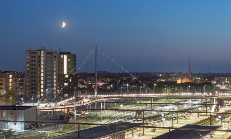 丹麦欧登塞市地标步行自行车桥(Byens Bro)-28