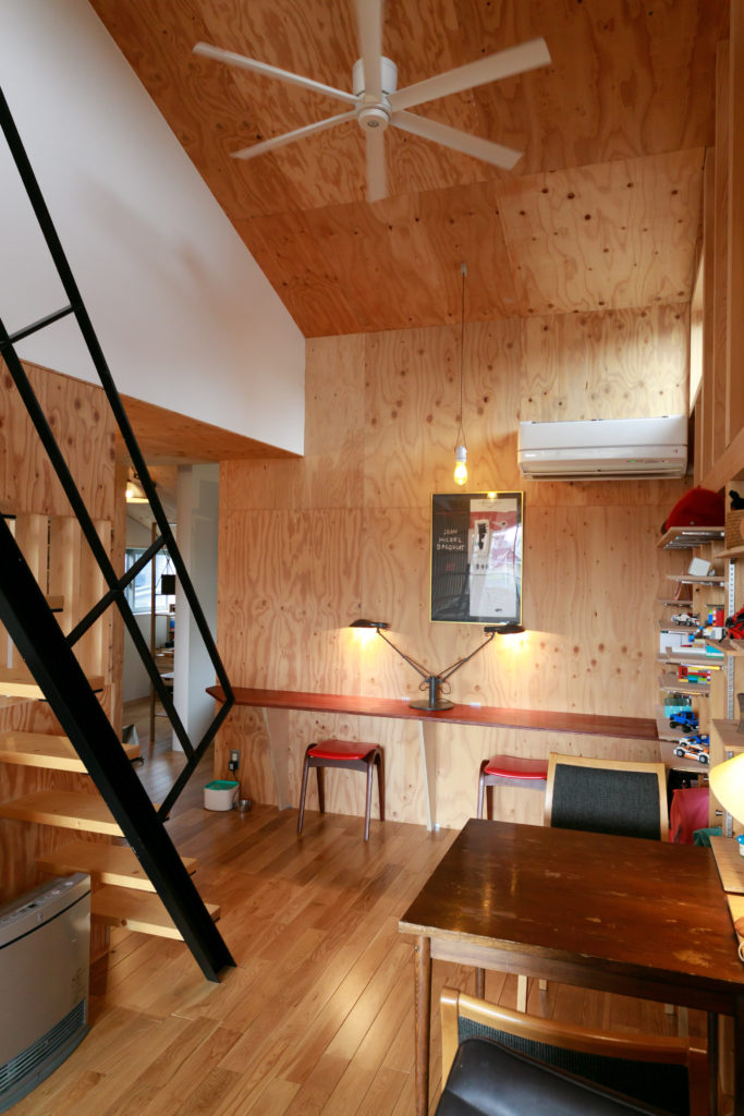 “間”を紡ぐ建築家の自邸自在に姿を変える空間が暖かなコミュニティを育む | Style of Life | 100%LiFE-15