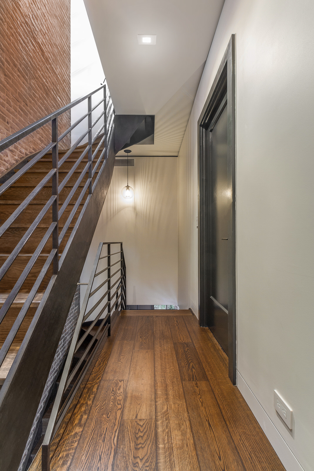 齐弗广场镇屋室内设计-24