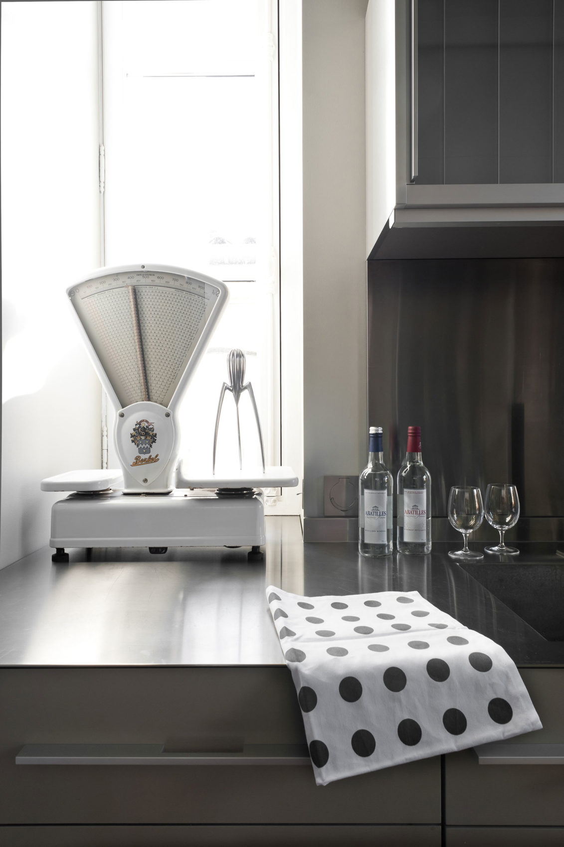 法国波尔多前办公室变公寓，Daphné Serrado 打造现代住宅空间-21