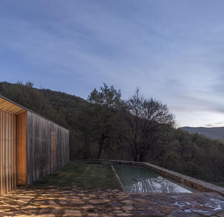 西班牙农舍新生 | amm arquitectes 的山林农场住宅设计-11