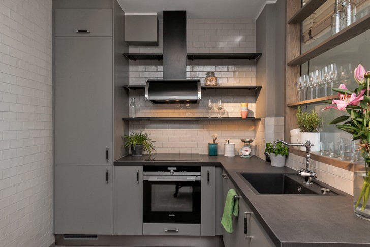 46 平米暗灰色时尚公寓，卧室象征性分离-4