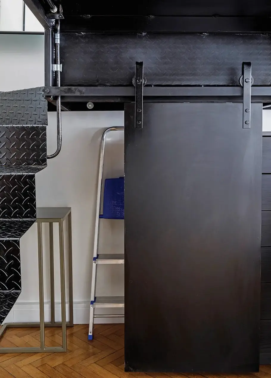 阿根廷 22m2 多功能工作室，创意金属结构设计-8