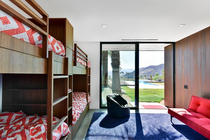 Little Tuscany Retreat Absorbs the 360 Degrees of Captivating Mountain Views-24