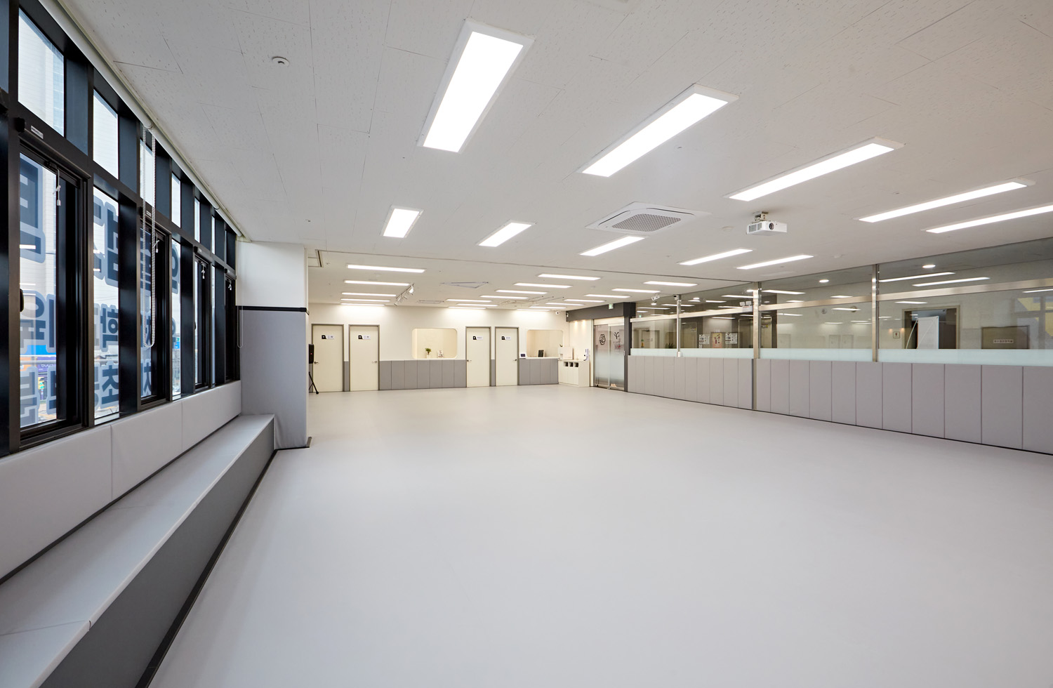 50 平极简跆拳道馆，白色调的清爽空间设计-6