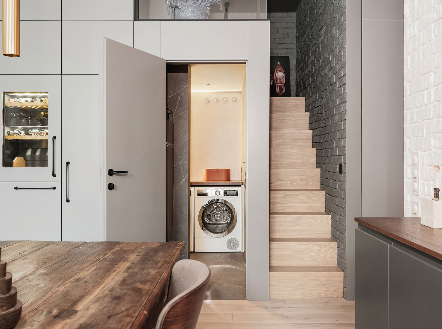 INT2architecture: квартира с антресолью и патио в центре Москвы-8