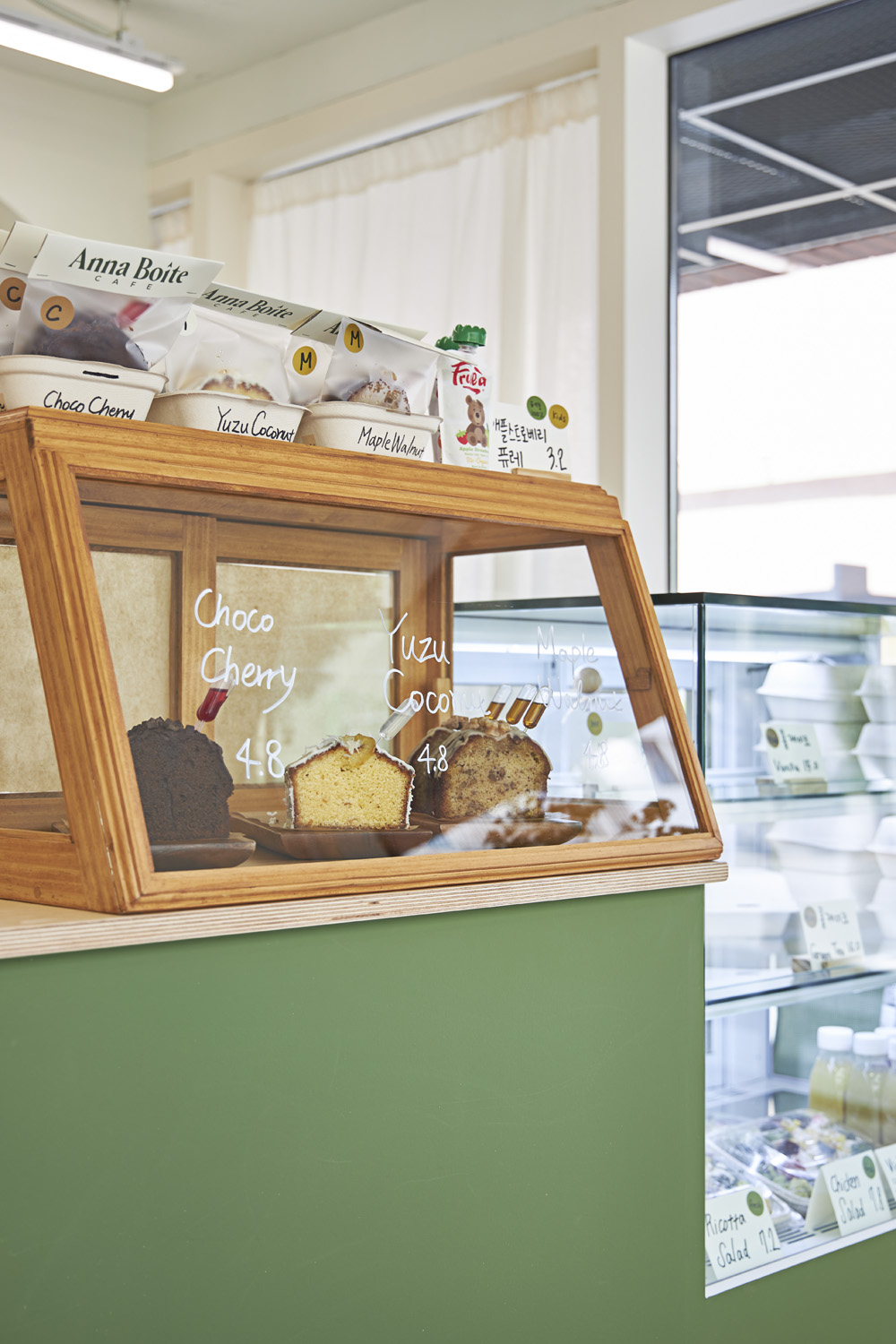 十坪咖啡厅的现代简约设计风格-14