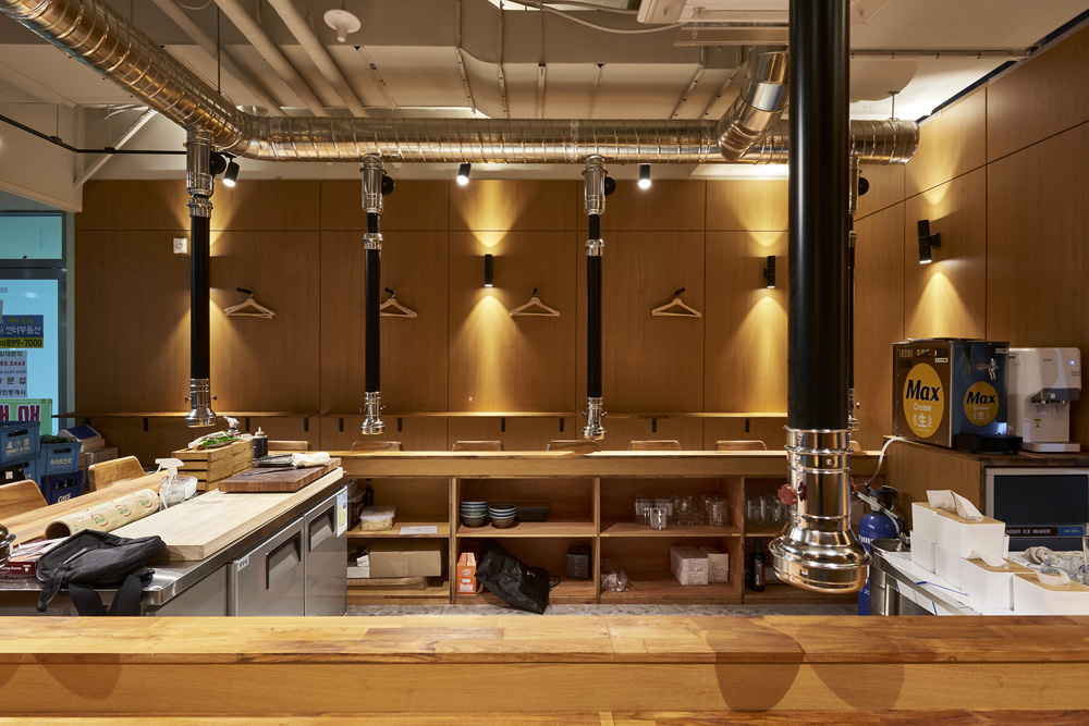 亮点照明 | 17 坪小空间的创意美式餐厅设计-7