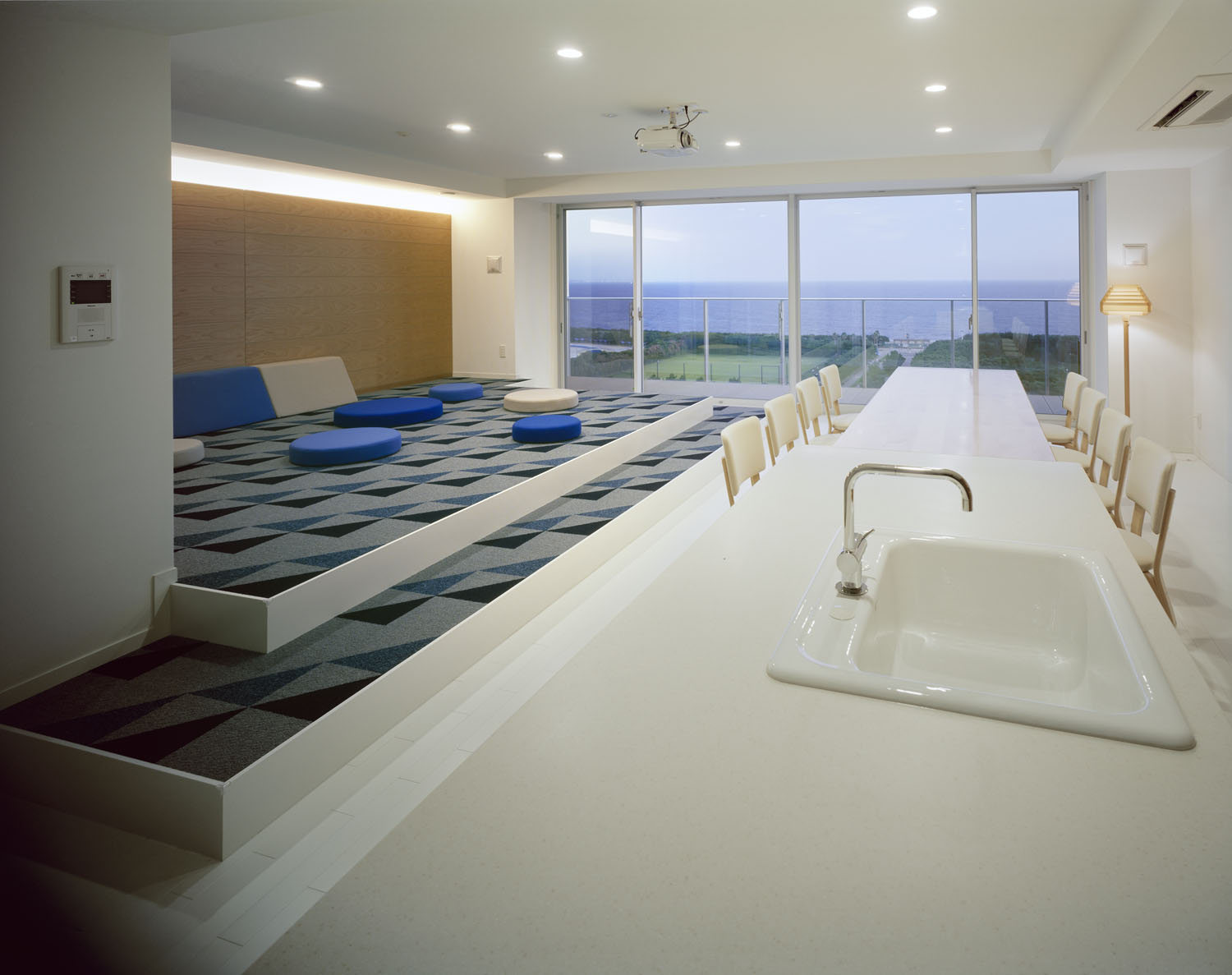 由于Brillia可能是特定品牌名或专用词直接音译即可；INAGEKAIHINKOEN 整体不像熟悉的常见单词组合，如果 INAGE 是地名 稻毛 ，结合语义此处可能想表达 稻毛开发品公园 ，但不确定性较强

总体勉强翻译为：布里利亚 稻毛开发品公园可能无法准确表意，这个结果仅供参考，你可以检查原文或补充更多背景信息 丨日本千叶丨设计事務所ima-10