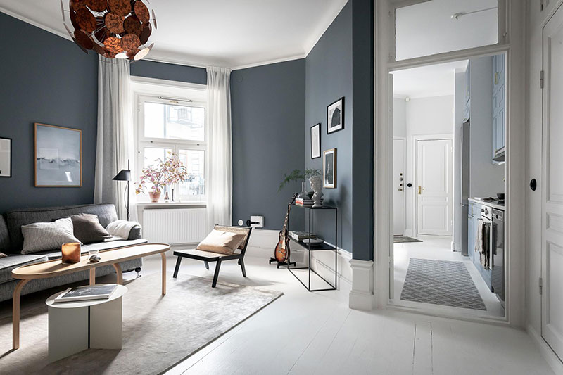 瑞典 44 平米独特小公寓 | 蓝墙与复古隔断的惊艳之作-5