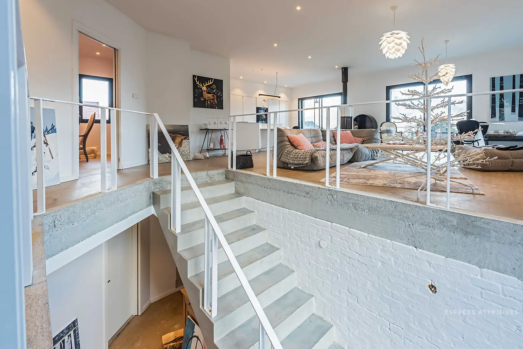 混凝土之魅 · 湖景建筑的极简设计-1