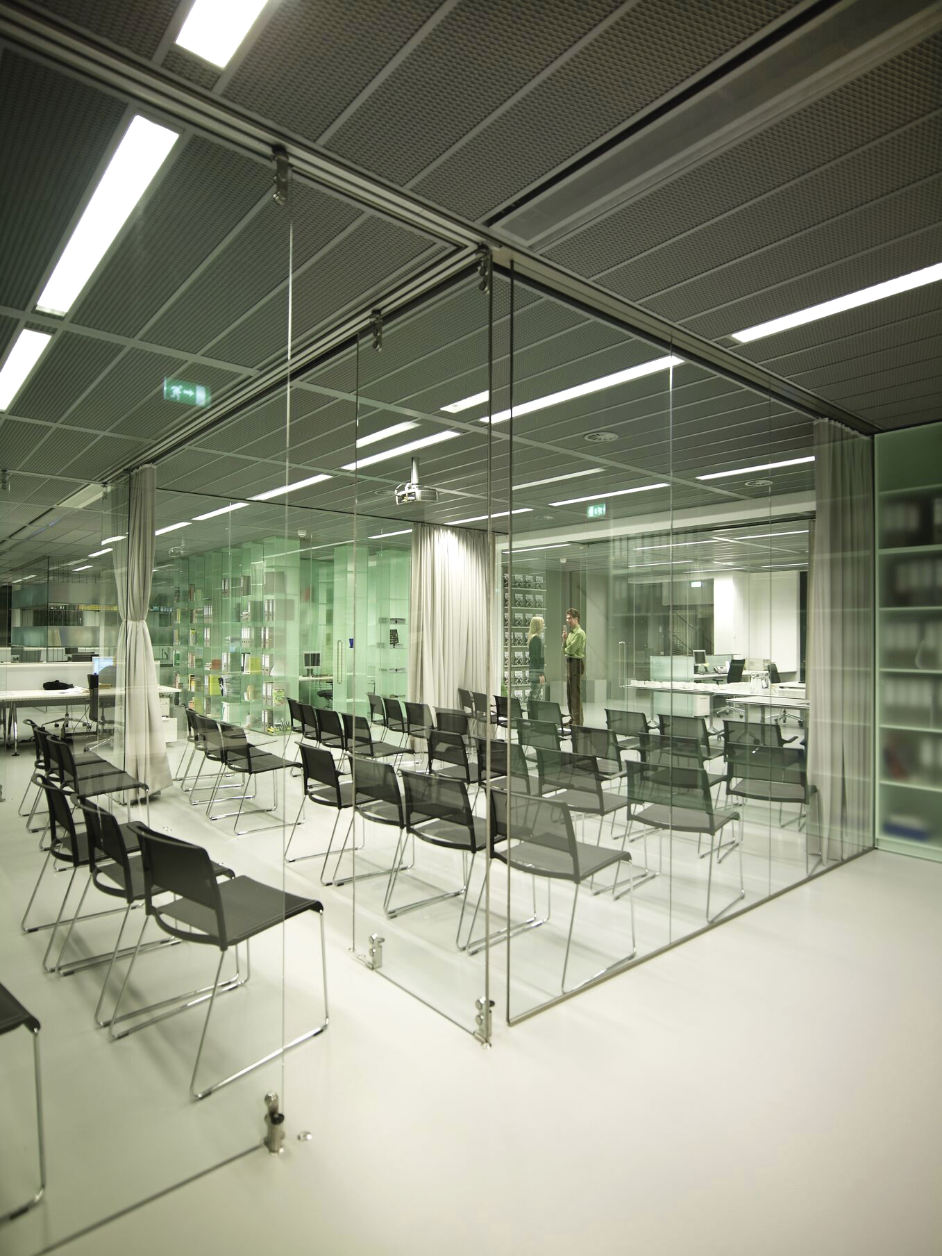 荷兰建筑师协会透明办公空间-13