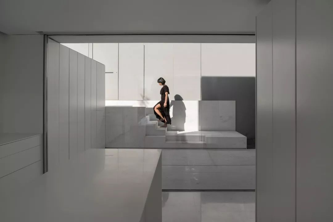 装满了的诗与远方的白色世界  Fran Silvestre-37