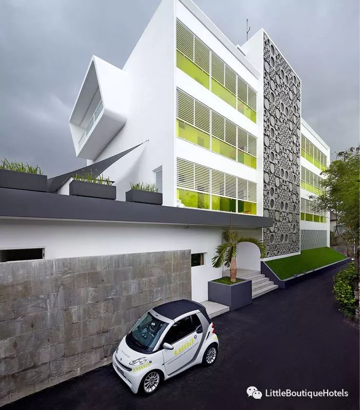 巴厘岛"Luna2"酒店 | 复古未来主义的室内设计盛宴-0