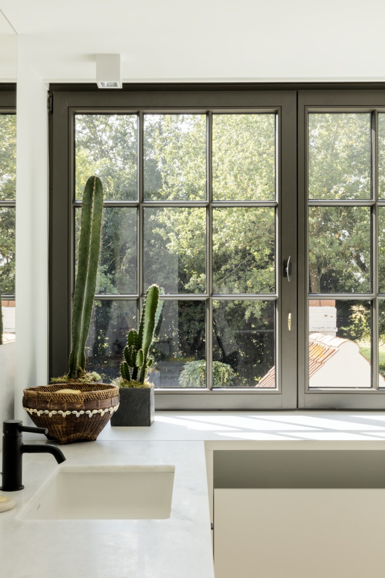 Landelijke villa met authentieke houten ramen en deuren-15