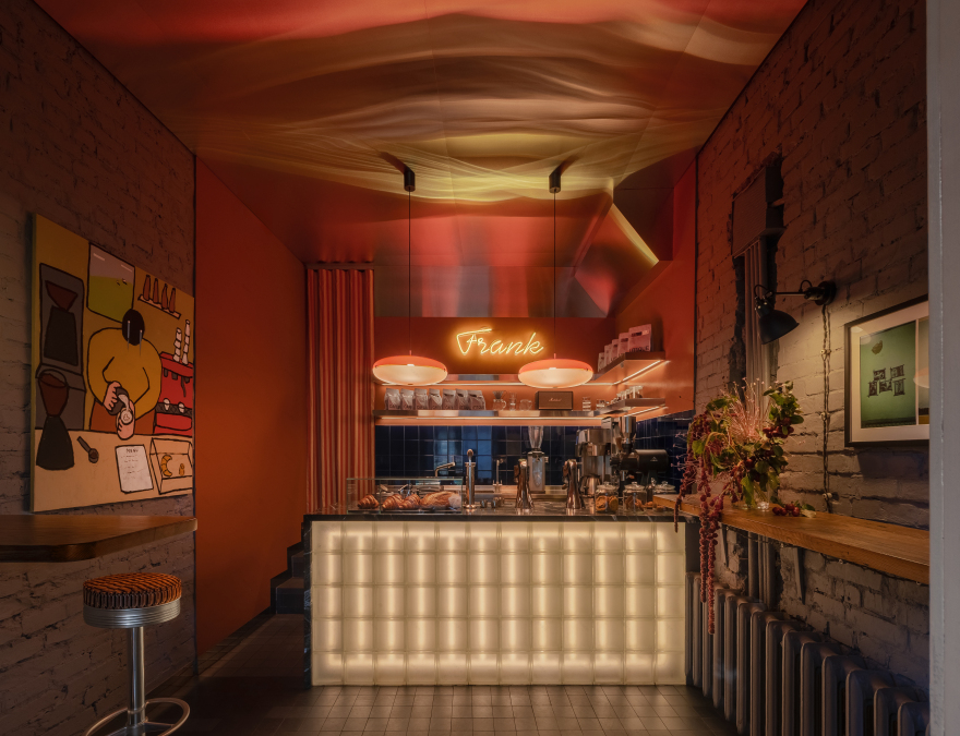 纯咖啡;原味咖啡(注:Frank 在这里可能是 纯的、原味的 意思,但不确定是否有特殊语境,如果结合特定品牌等情况可能有不同含义) 丨乌克兰基辅丨Yana Molodykh-9