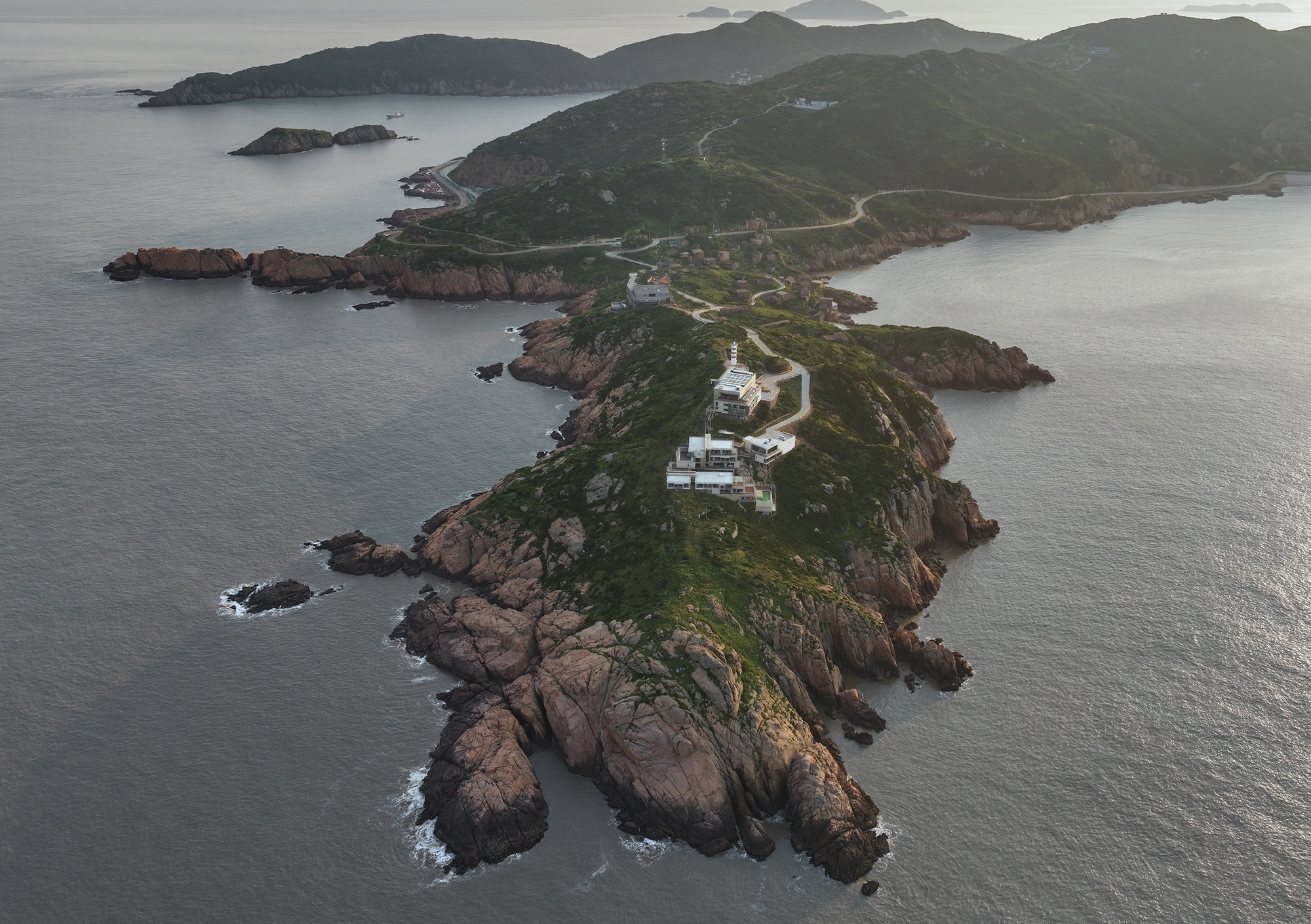 大乐之野 · 黄龙岛灯塔酒店丨中国舟山丨WJ STUDIO 万境设计-0