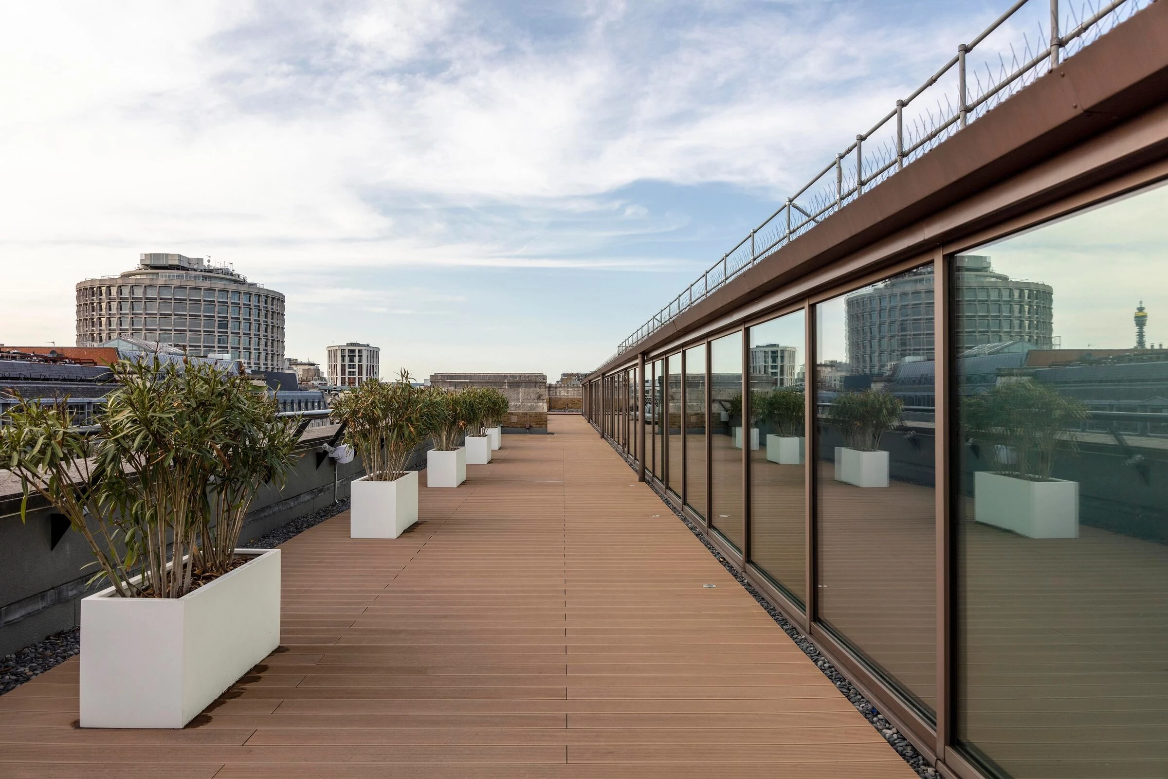 伦敦高档办公空间的紫色梦幻设计丨英国伦敦丨BW-15